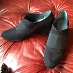 Tahari black suede bootie 6.5 nwot